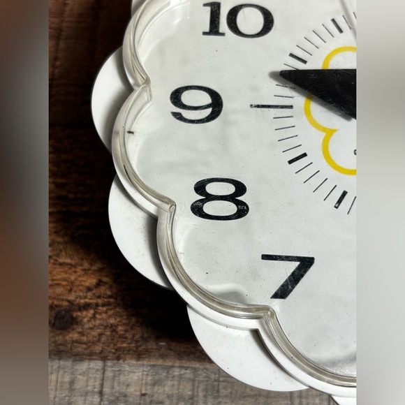 Retro General Electric 2150 White Daisy Electric 7" Wall Clock Tested Works - Picture 7 of 14